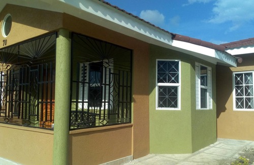 Mammee Bay Estates House | Relaxing Tropical Vibes in Ocho Rios with Pool & Breakfast