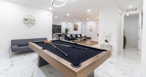 Golden Glades Villa | Idyllic Tropical Villa with Jacuzzi & Oceanfront Terrace