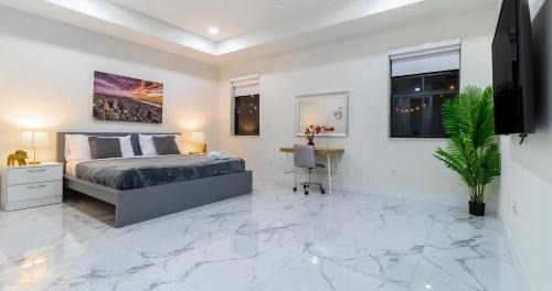 Golden Glades Villa | Idyllic Tropical Villa with Jacuzzi & Oceanfront Terrace