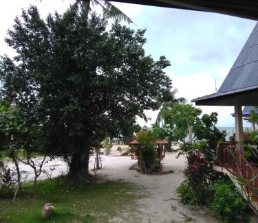 Thong Sala Hotel | Oceanfront Tropicana Khophagan Resort: Family-Friendly Escape