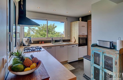 Les Avirons House | Beautiful Oceanfront Villa at TROPIKHOME with Pool