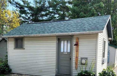 Fremont Cabin | Trout Cabin: Waterfront Retreat with Family-Friendly Amenities