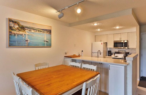Harbor Springs Condo | Trout Creek Condo #67 - Harbor Springs Michigan
