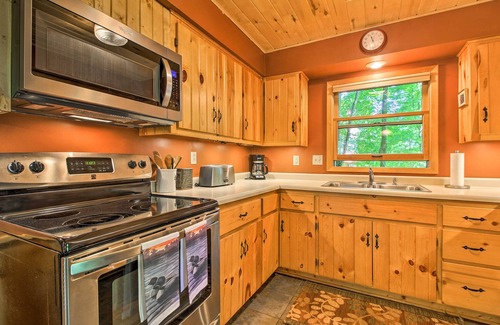 Bovey Cabin | Lakefront Trout Lake Cabin with Private Dock & Kayaks