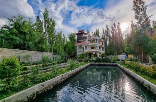 Skardu Hotel | Trout Villa: Family-Friendly Getaway with Dining Options