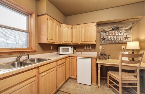 Bozeman Apartment | Top-Rated TroutChasers Suite with Scenic River Views