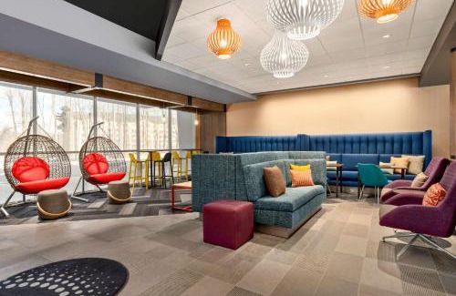 Latham Hotel | Explore Tru By Hilton Albany Airport: Pool & Breakfast Included
