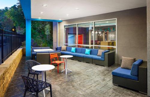 Northlake Hotel | Pet-Friendly Stay at Tru By Hilton Atlanta Northlake Parkway