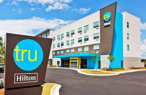 Auburn Hotel | Discover Tru by Hilton Auburn: Family-Friendly & Pool Access
