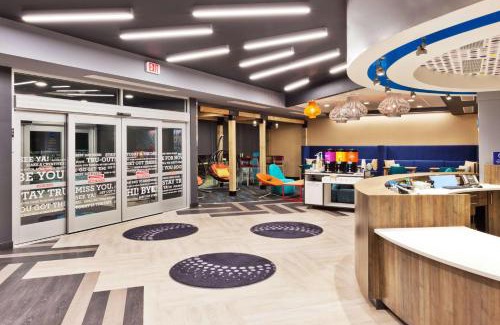 Auburn Hotel | Discover Tru by Hilton Auburn: Family-Friendly & Pool Access
