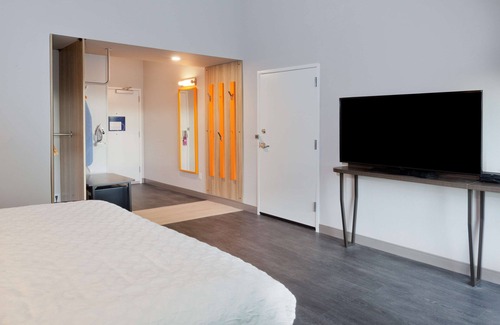 Auburn Hotel | Eco-Friendly Retreat at Tru by Hilton Auburn, Rated 9/10
