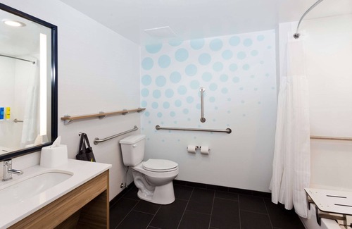 Auburn Hotel | Eco-Friendly Retreat at Tru by Hilton Auburn, Rated 9/10