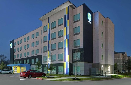 Montopolis Hotel | Discover Tru By Hilton Austin Airport with Pool & Breakfast