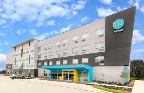 McNeil Hotel | Discover Tru By Hilton Austin Nw Arboretum - Rated 8.8/10