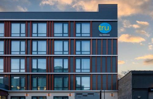 Gowanus Hotel | Explore Tru By Hilton Brooklyn: Pool, Kitchen & Breakfast