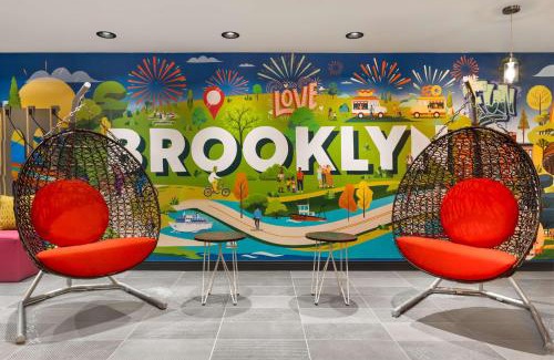 Gowanus Hotel | Explore Tru By Hilton Brooklyn: Pool, Kitchen & Breakfast