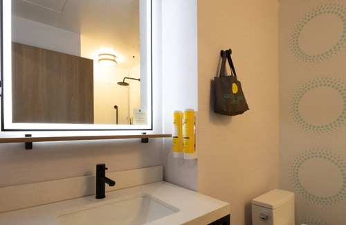 Gowanus Hotel | Guest-Rated Tru By Hilton Brooklyn with Family-Friendly Amenities