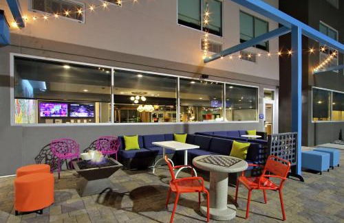 Bryan Hotel | Discover Tru by Hilton Bryan College Station: Pet Friendly Stay