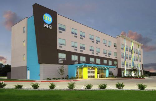 Bryan Hotel | Discover Tru by Hilton Bryan College Station: Pet Friendly Stay