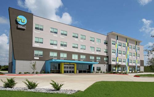 Bryan Hotel | Discover Tru by Hilton Bryan College Station: Pet Friendly Stay
