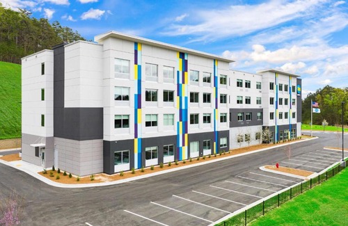 Cartersville Hotel | Discover Tru By Hilton Cartersville: Family Friendly Retreat