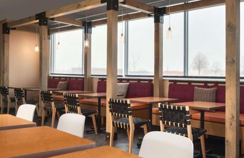Cedar Rapids - Iowa City Hotel | Pet-Friendly Stay at Tru By Hilton Cedar Rapids Westdale