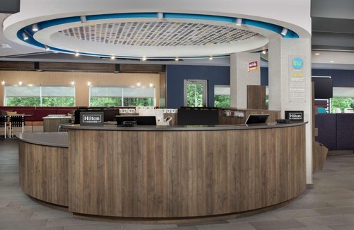 Charlotte Hotel | Pet-Friendly Stay at Tru By Hilton Charlotte Airport