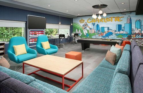 Charlotte Hotel | Pet-Friendly Stay at Tru By Hilton Charlotte Airport