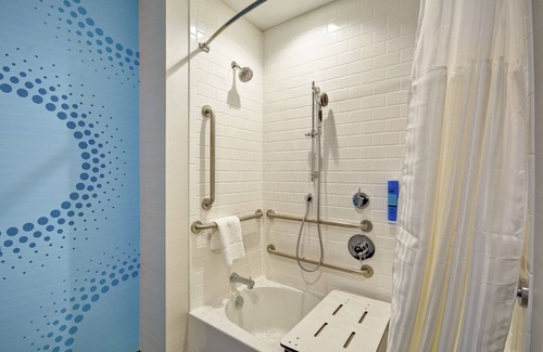 Chicopee Hotel | Eco-Friendly Comfort at Tru by Hilton Chicopee Springfield