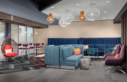 Summit Station Hotel | Discover Tru By Hilton Columbus East Broad with Pool Access