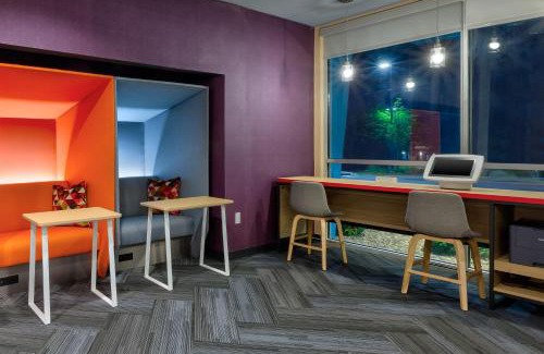 Comstock Park Hotel | Pet-Friendly Bliss at Tru By Hilton Comstock Park