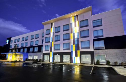 Concord Hotel | Pet-Friendly Stay at Tru By Hilton Concord, NH - Rated 8.9