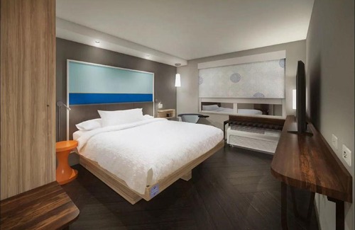 Edinburg Hotel | Discover Tru By Hilton Edinburg: Family-Friendly Comfort
