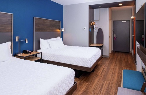 Simonton Lake Hotel | Eco-Friendly Stay at Tru by Hilton Elkhart, Rated 9.2/10