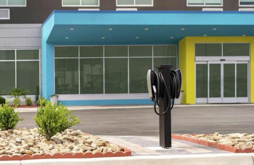 Florence Hotel | Pet-Friendly Getaway at Tru By Hilton Florence I-95