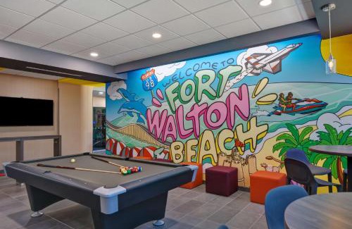 Fort Walton Beach Hotel | Relax at Tru By Hilton Fort Walton Beach with Pool & Breakfast