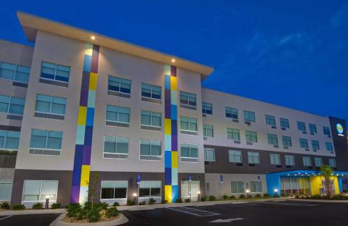 Fort Walton Beach Hotel | Relax at Tru By Hilton Fort Walton Beach with Pool & Breakfast