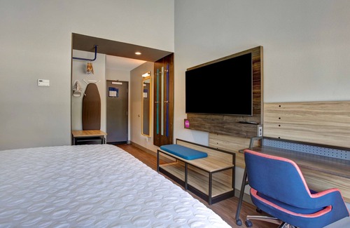 Grand Prairie Hotel | Guest Rated: Tru by Hilton Grand Prairie with Pool & Dining