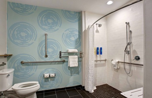 Grand Prairie Hotel | Guest Rated: Tru by Hilton Grand Prairie with Pool & Dining