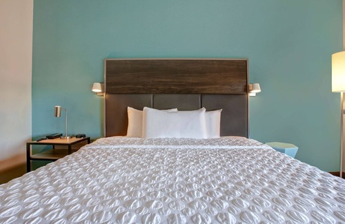 Grand Prairie Hotel | Guest Rated: Tru by Hilton Grand Prairie with Pool & Dining