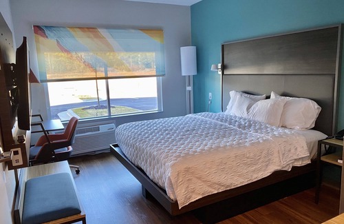 Greensboro Hotel | Relax at Tru By Hilton Greensboro Lake Oconee with Pool