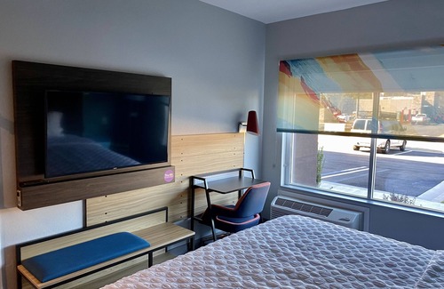 Greensboro Hotel | Relax at Tru By Hilton Greensboro Lake Oconee with Pool