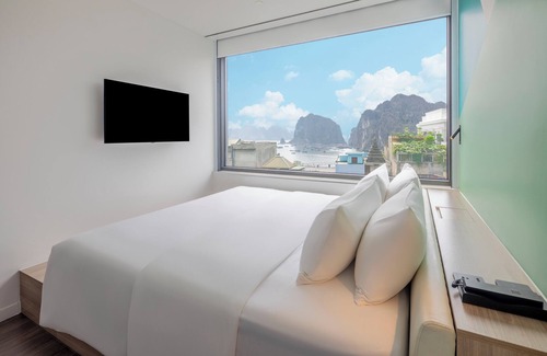 Hon Gai Hotel | Discover Sojo Hotel Ha Long: Family-Friendly & Accessible