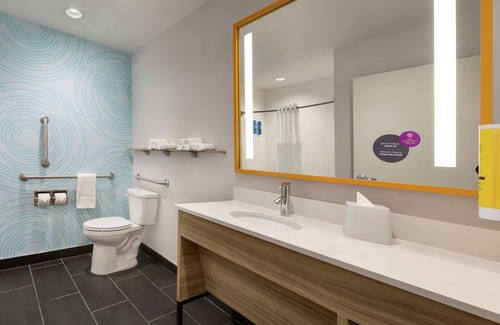 Webster Hotel | Unwind at Tru by Hilton Houston Webster with Pool & Breakfast