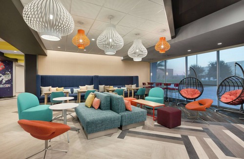 Webster Hotel | Unwind at Tru by Hilton Houston Webster with Pool & Breakfast