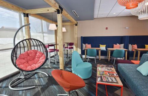 Lawrence Hotel | Discover Tru By Hilton Lawrence: Pet-Friendly Getaway