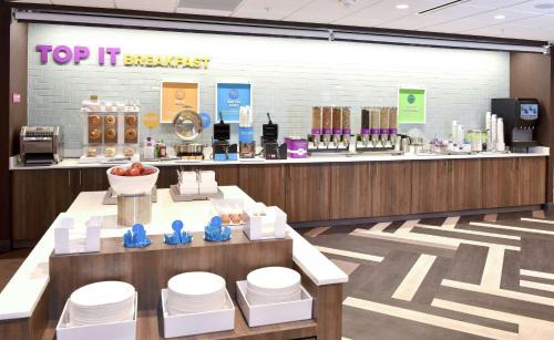 Lawrence Hotel | Discover Tru By Hilton Lawrence: Pet-Friendly Getaway