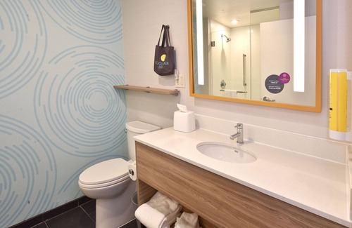 Lawrence Hotel | Enjoy Relaxing Stays at Tru by Hilton Lawrence