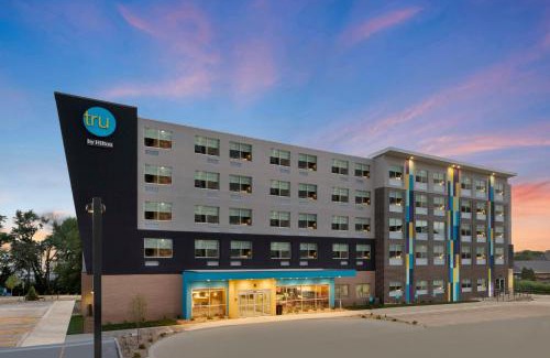Lincoln Hotel | Experience Tru By Hilton Lincoln East: Rated 9.4/10 Stay