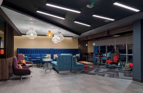 Manteca Hotel | Discover Tru By Hilton Manteca: Rated 9.4 with Great Amenities